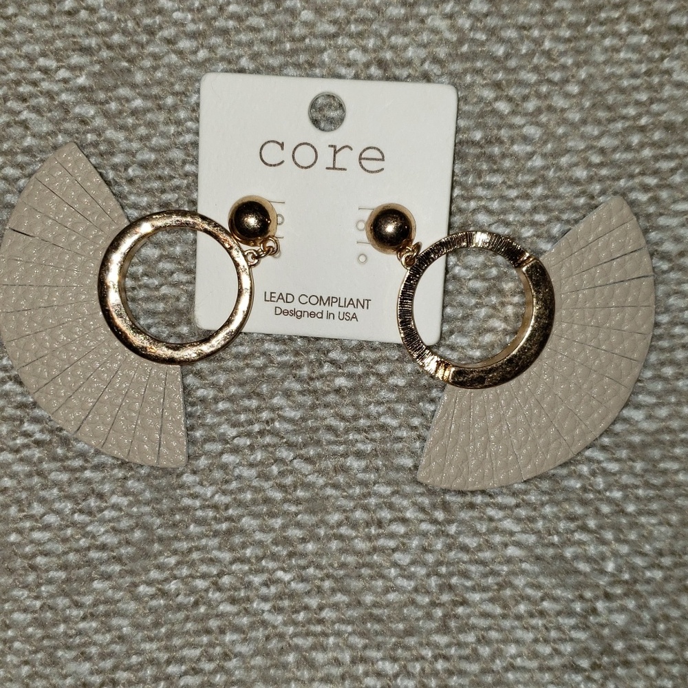 NWT Core Earrings